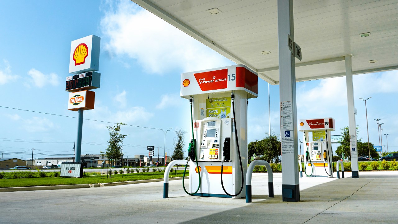 EU backs away from 2035 gas car ban in major policy shift