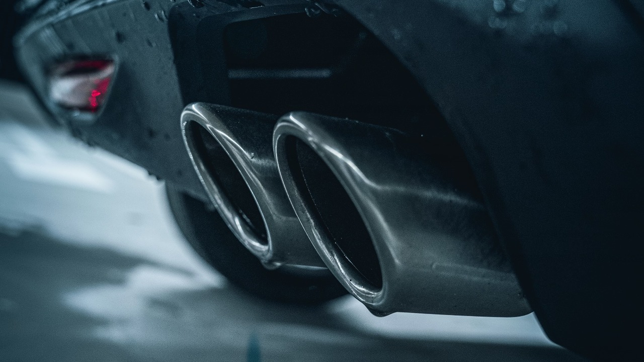 These states will fine you for warming up your car with idle laws