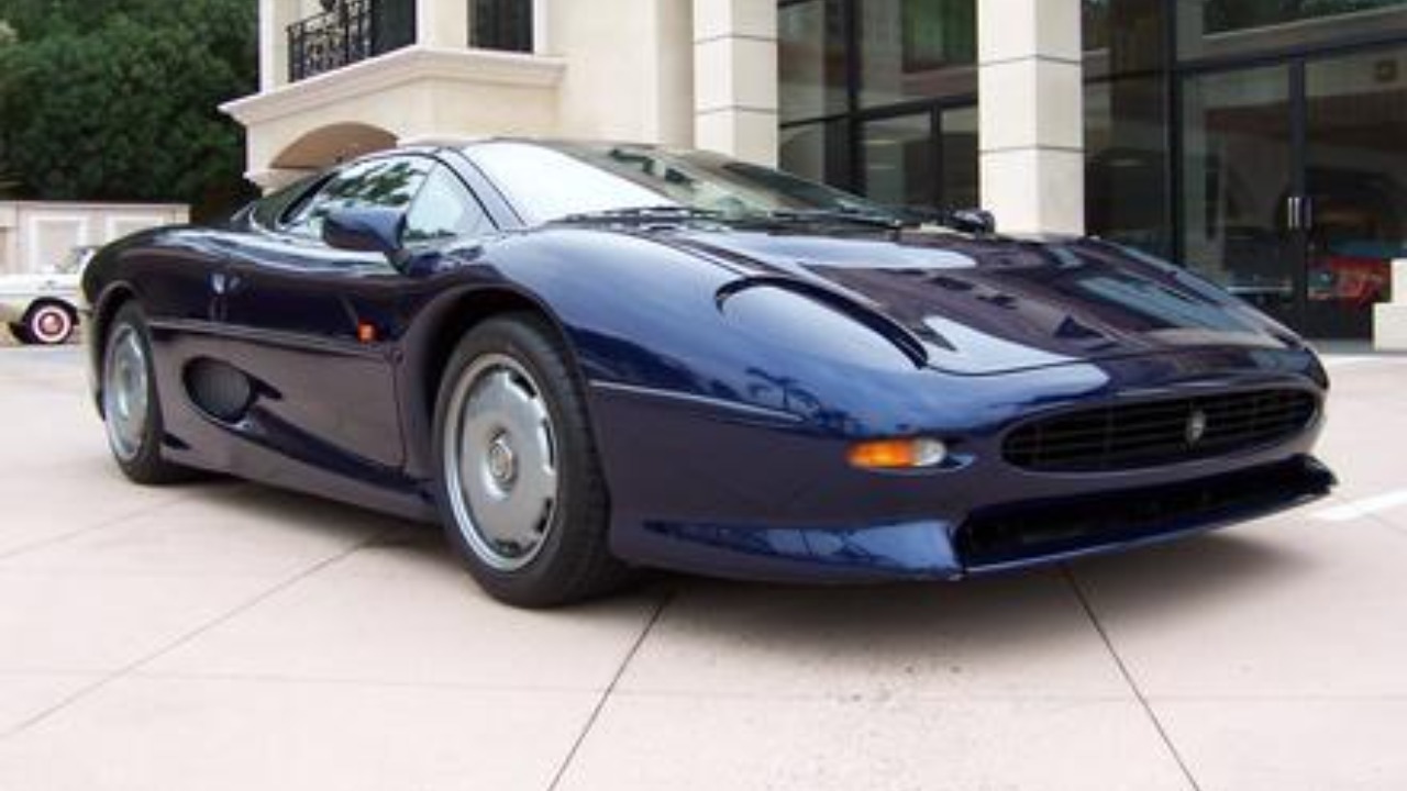 The Jaguar XJ220 that promised more than time allowed