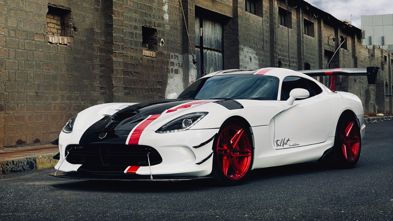 The Dodge Viper ACR that eats tracks for breakfast