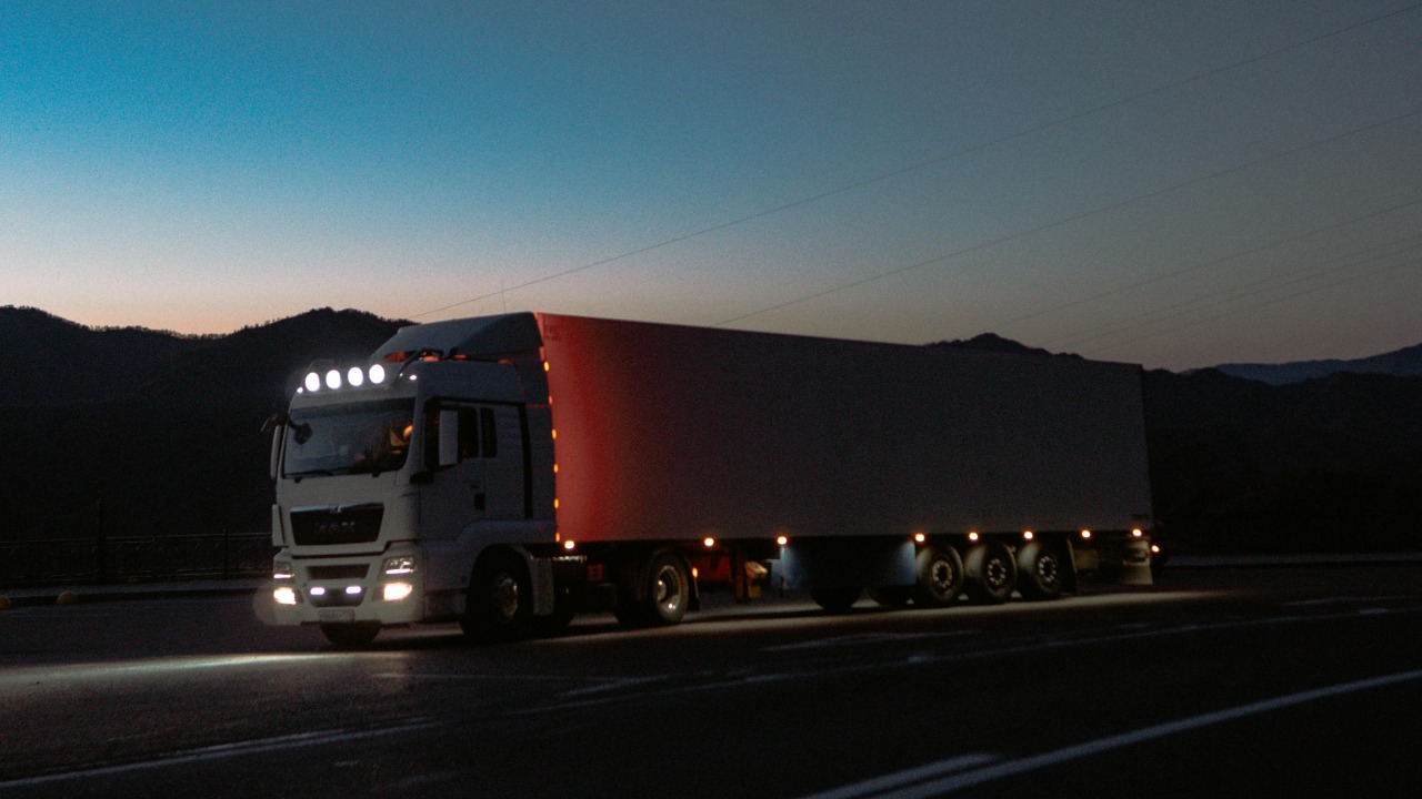 The U.S. highways professional drivers won’t run at night