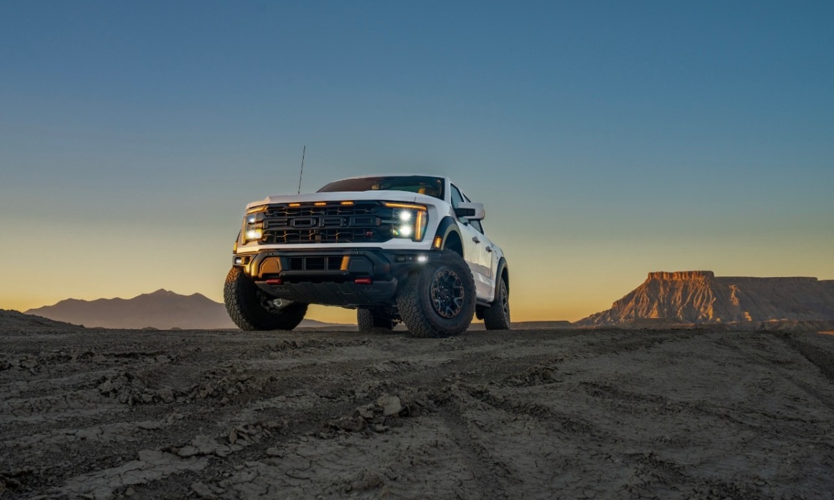 No U.S. pickup revs higher than the V8 in the F-150 Ford Raptor R