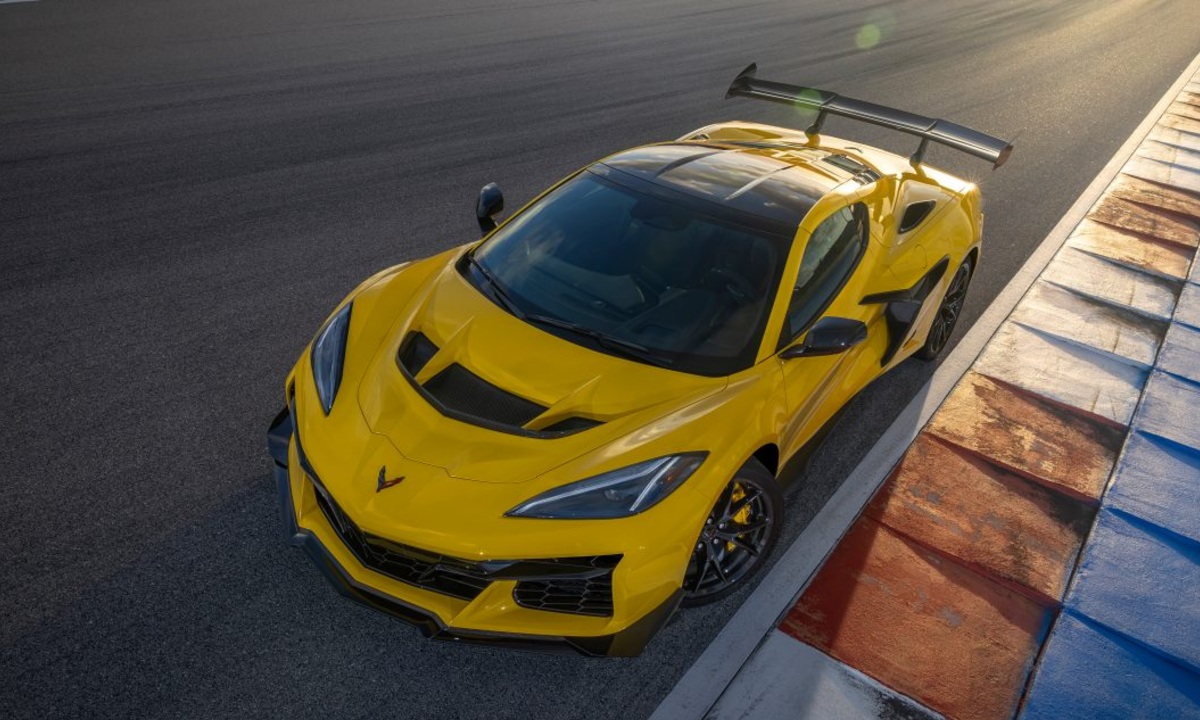 ZR1 Corvette posts blistering lap to seize new Canadian circuit record