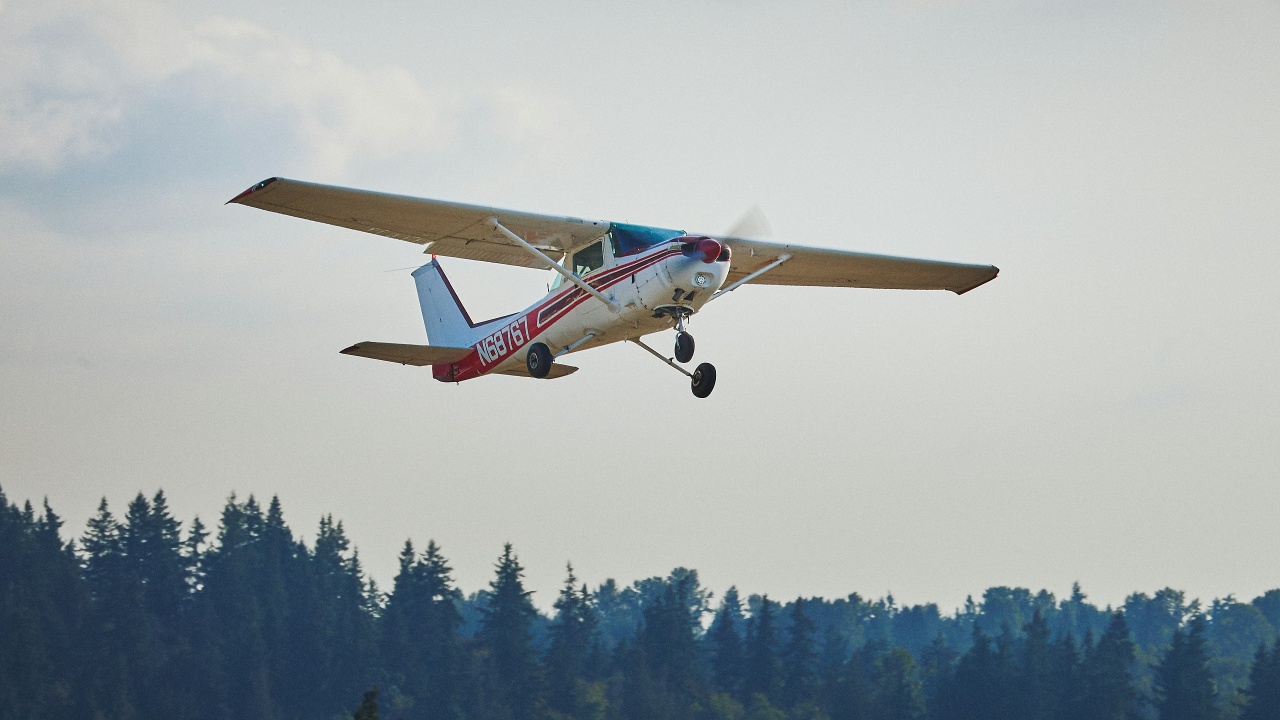 Florida man lands a plane on a woman’s car during highway drive