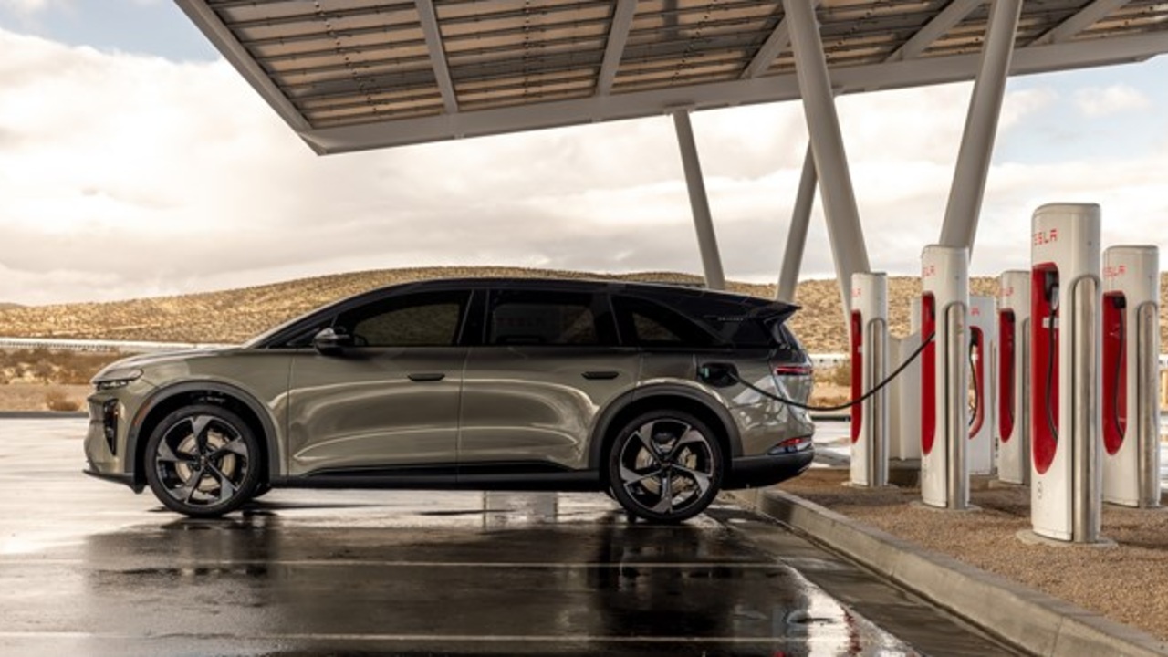 Why the 2026 Lucid Gravity may be the best-driving three-row SUV