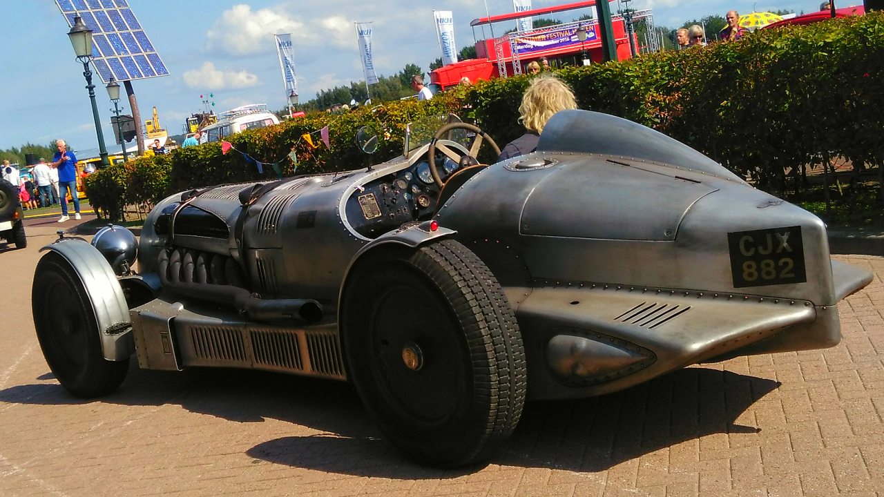 Jay Leno turns heads in LA traffic piloting his airplane-powered prewar Bentley