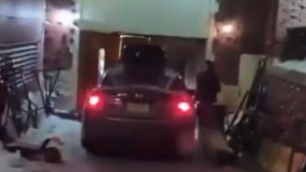 Driver arrested after repeatedly crashing car into NYC synagogue entrance