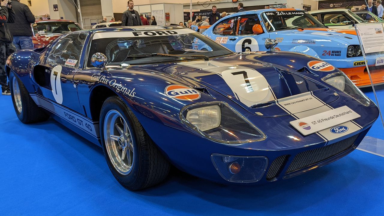 Goodwood crowd treated to Le Mans ’66 revival as GT40s return
