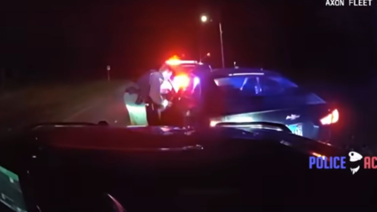 Midwest deputy’s dash cam captures the moment he saves a pregnant woman’s runaway car from plunging into a lake