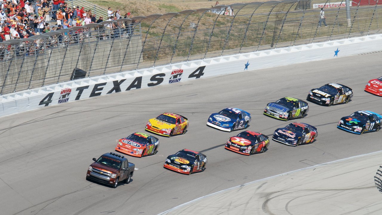 Why Jeff Gordon backs NASCAR’s Chase comeback despite old scars