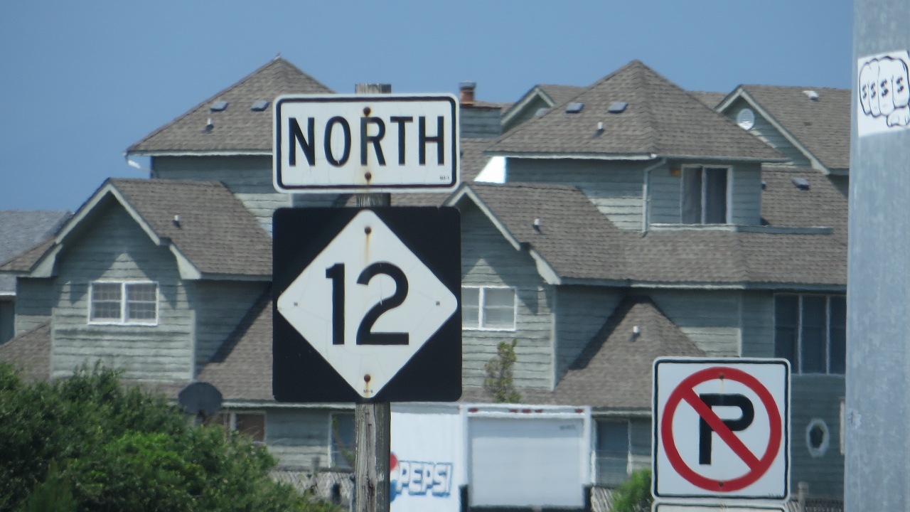 Sinking highway leaves 1,000 stranded as Outer Banks road collapses