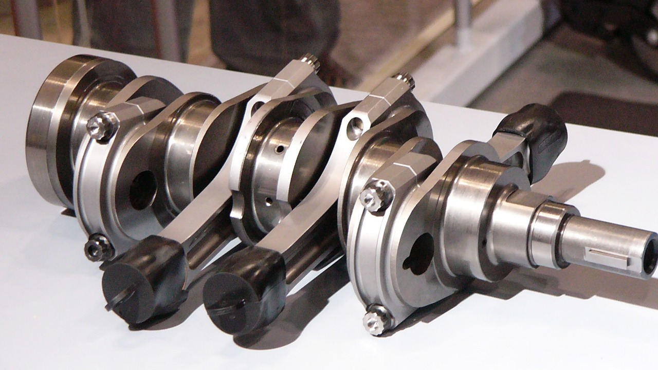 Cross-plane vs flat-plane cranks explained by sound, feel, and power