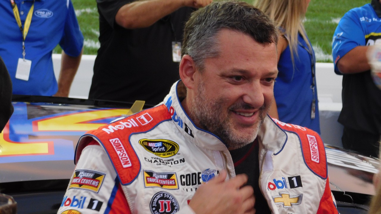 Smoke’s back: Tony Stewart returns to NASCAR competition