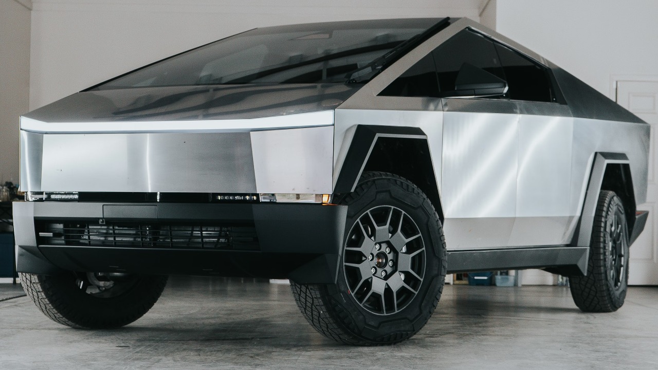 Cybertruck heads to Middle East as U.S. demand flatlines