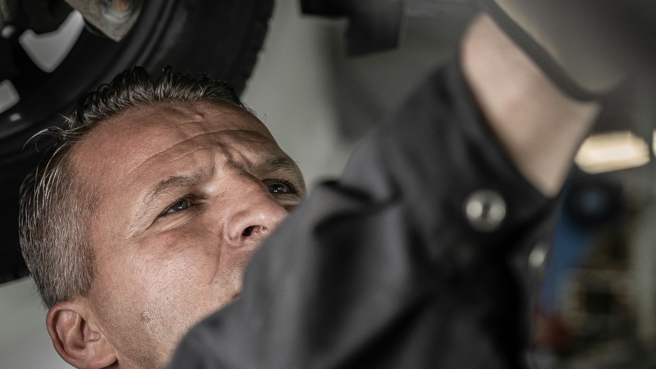 Ford is offering $160K for mechanics—and still can’t find takers