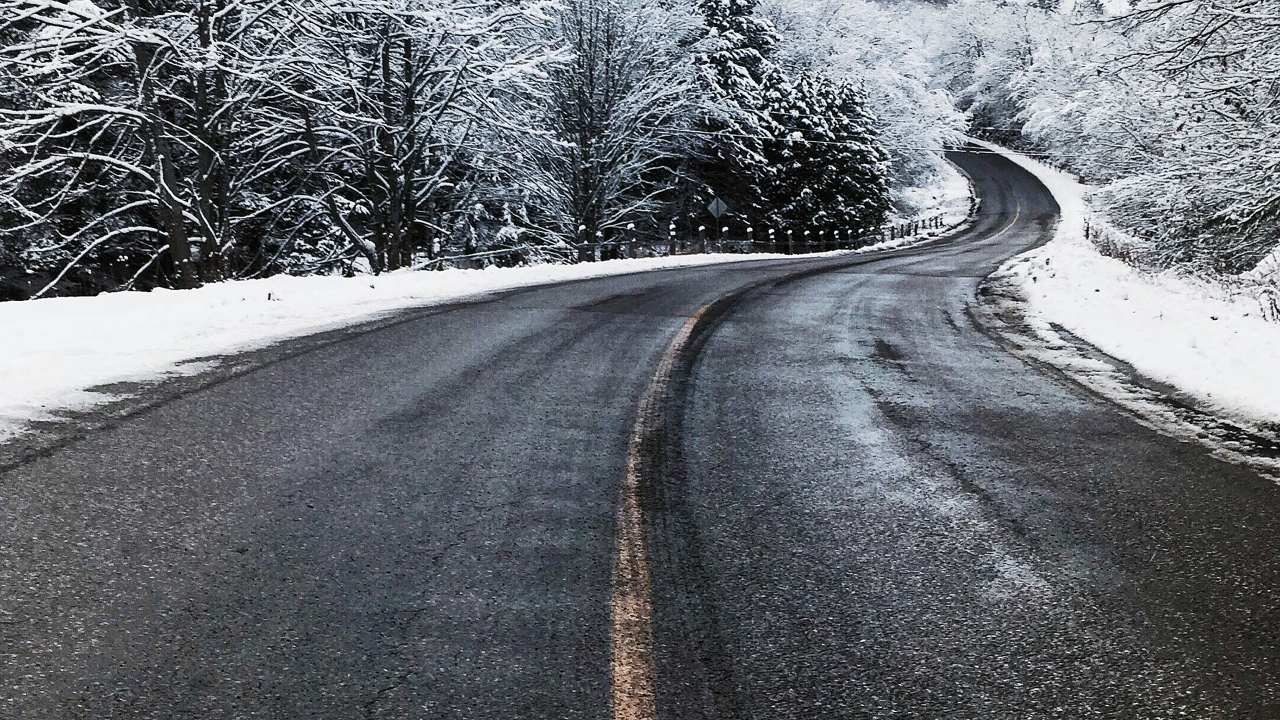 Winter driving mistakes that cause crashes on ice and snow