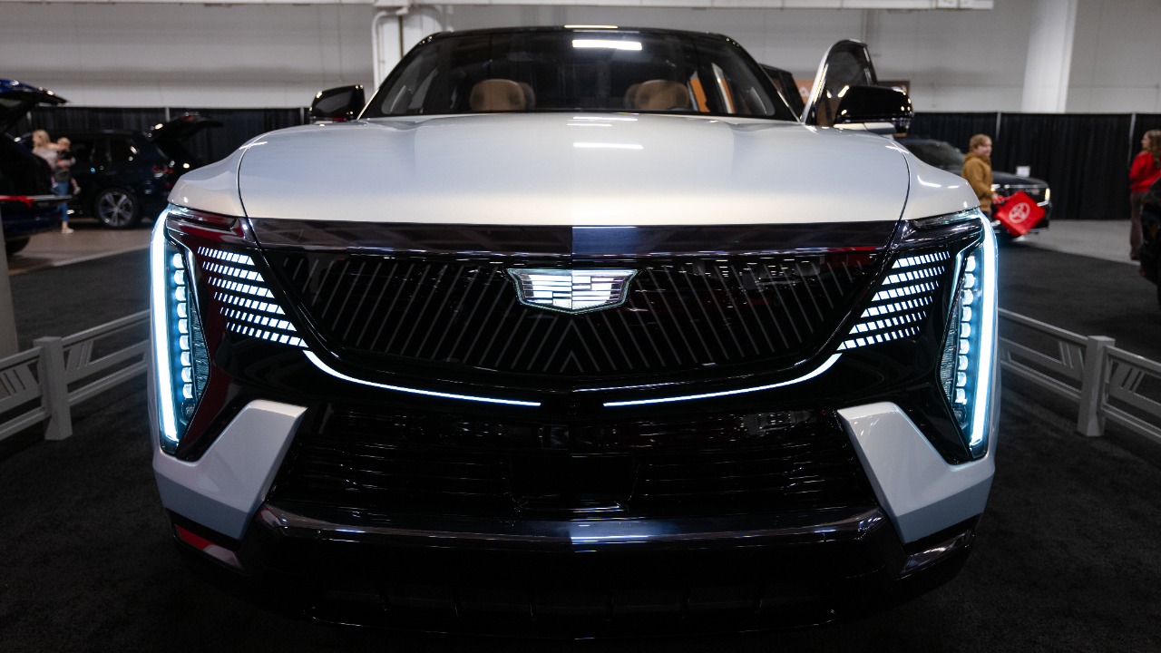 GM dreams of cars that change lanes just by following your eyes