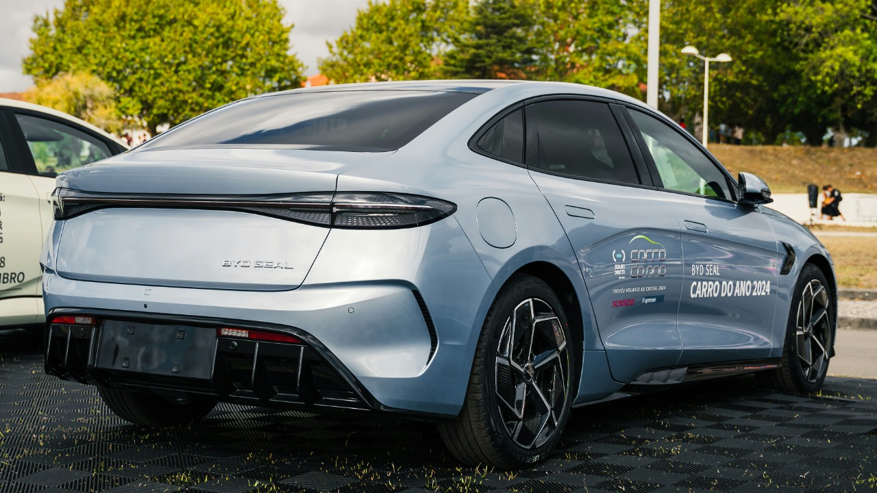 Boynton Beach residents decry fines for parking on their own yards