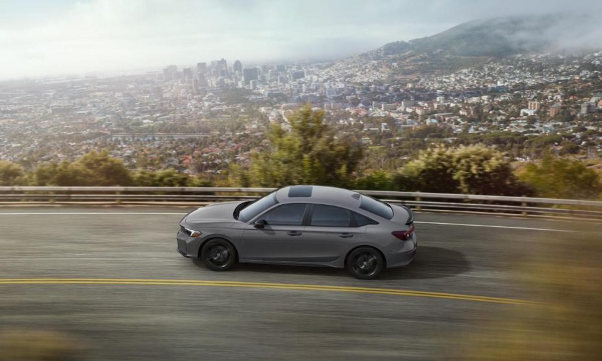 2026 Honda Civic Si hides the sharpest stick shift under $35K