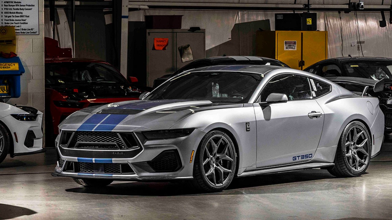 2026 Shelby GT350 lets you do 1 wild thing the Dark Horse SC cannot