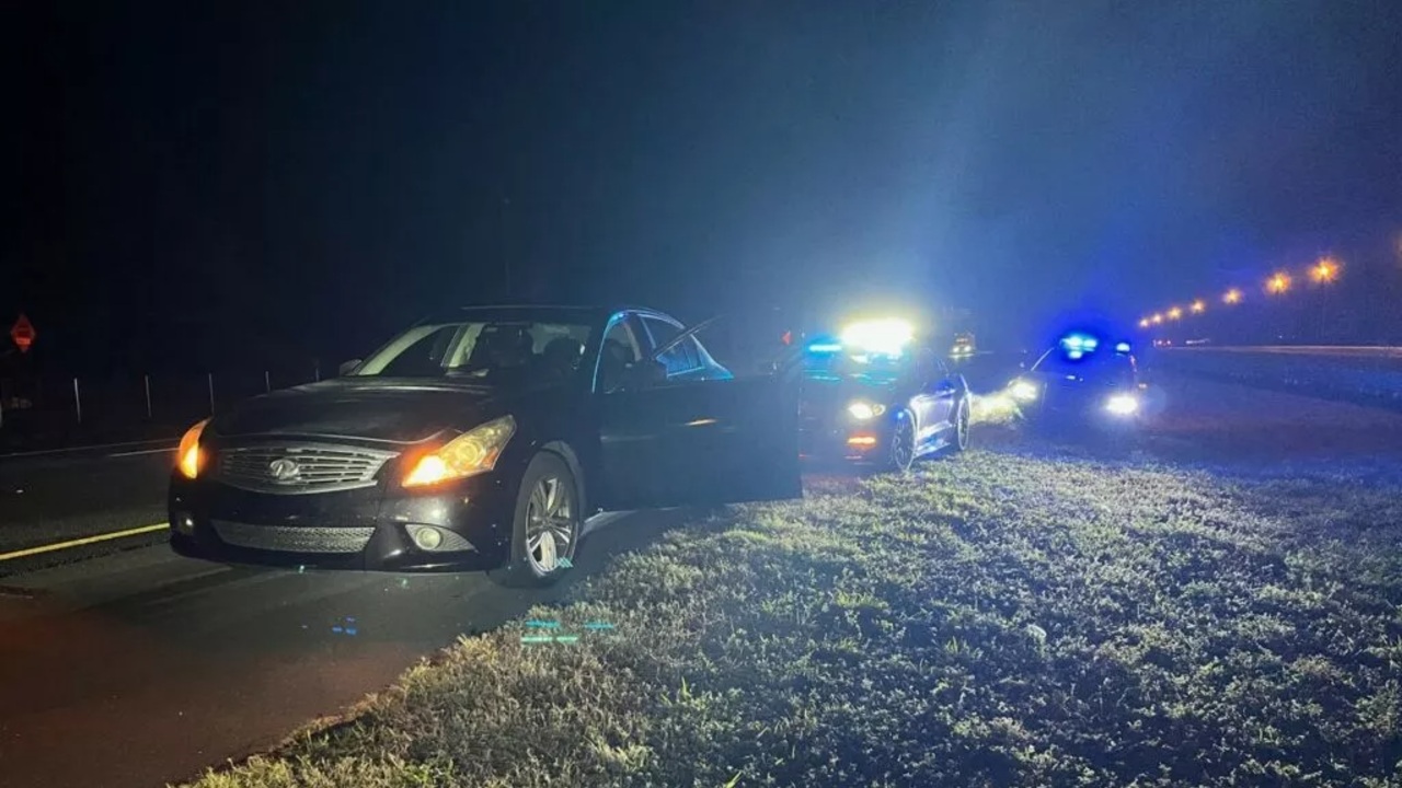 Florida super speeder’s Infiniti gets smoked by undercover 5.0 cop car