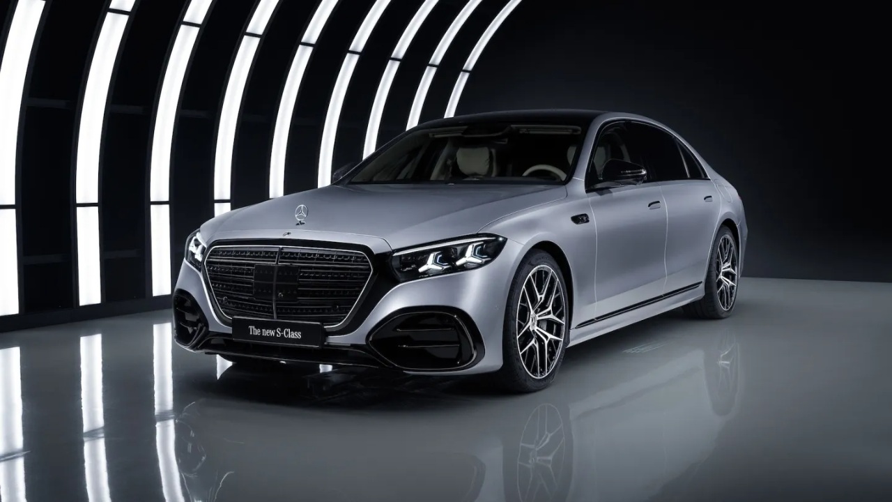 Mercedes built the S-Class like a smartphone you can sit inside