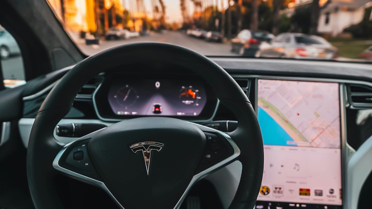 New autonomous car policy claims to slash Tesla FSD insurance 50%