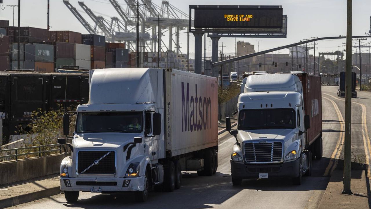 California truckers caught in federal fight over 17,000 immigrant CDLs