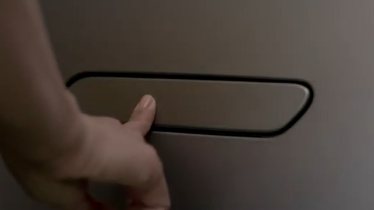 China moves to outlaw hidden car door handles for safety