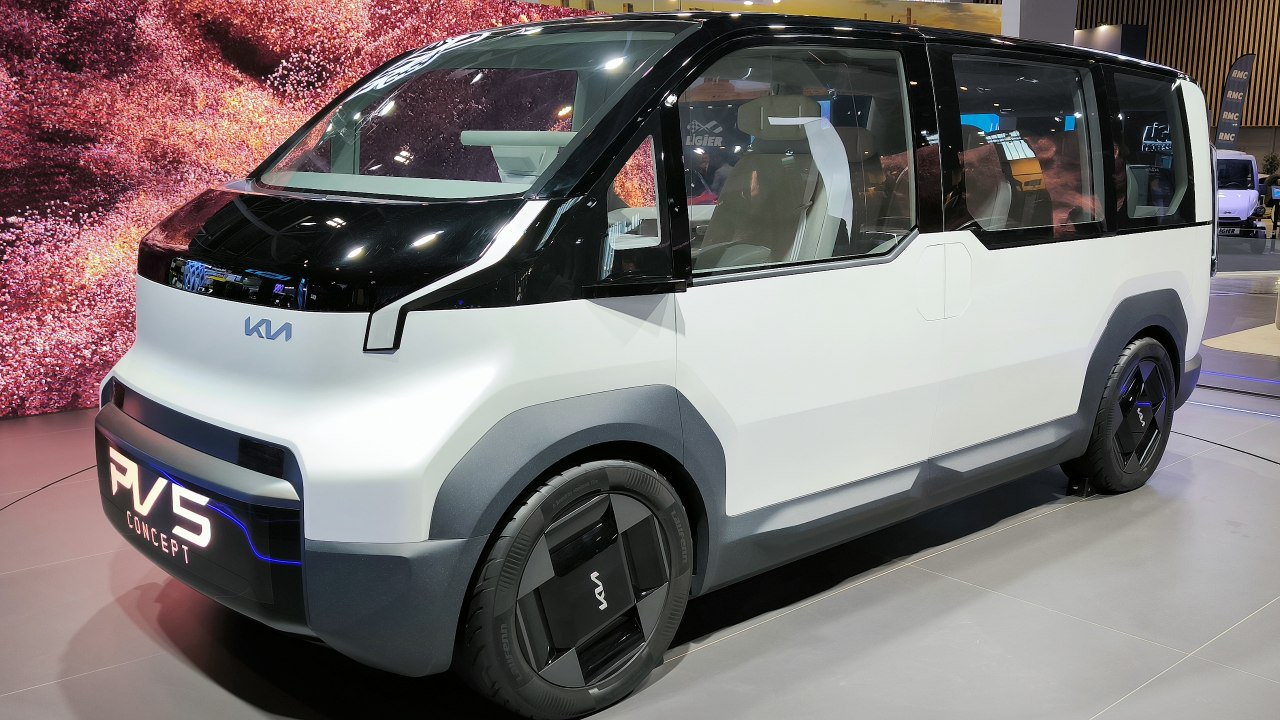 We caught an electric Kia PV5 van testing with U.S. tweaks