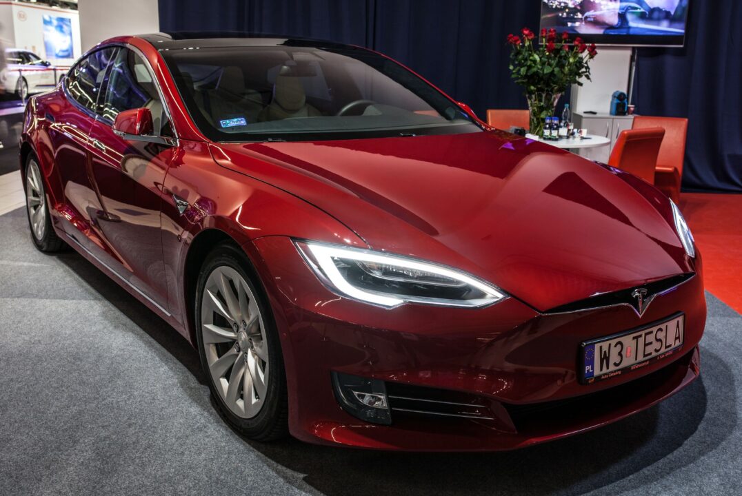 Tesla model S (1)