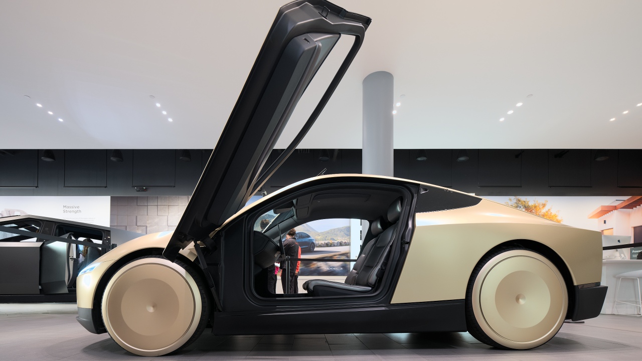 Tesla rushes to file ‘Cybercar’ trademarks after Musk mention