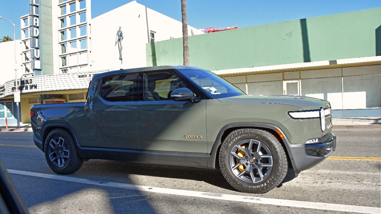 Washington bill lets Rivian and Lucid sell EVs direct like Tesla