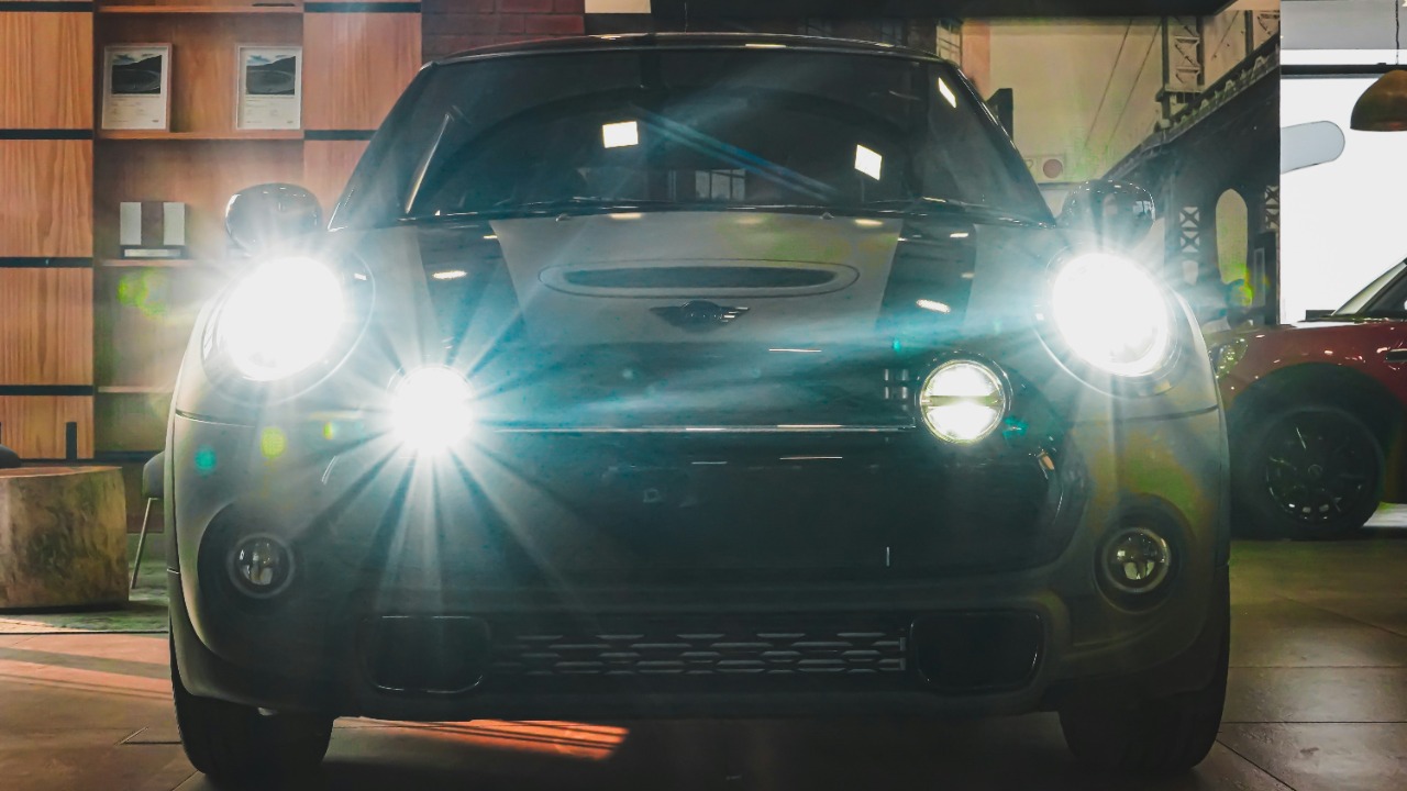 Drivers say this new headlight trend is getting worse