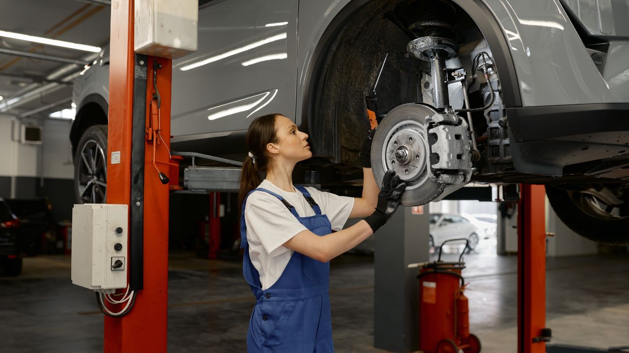 Woman says the mechanic warned her brakes were unsafe until another shop said they were fine