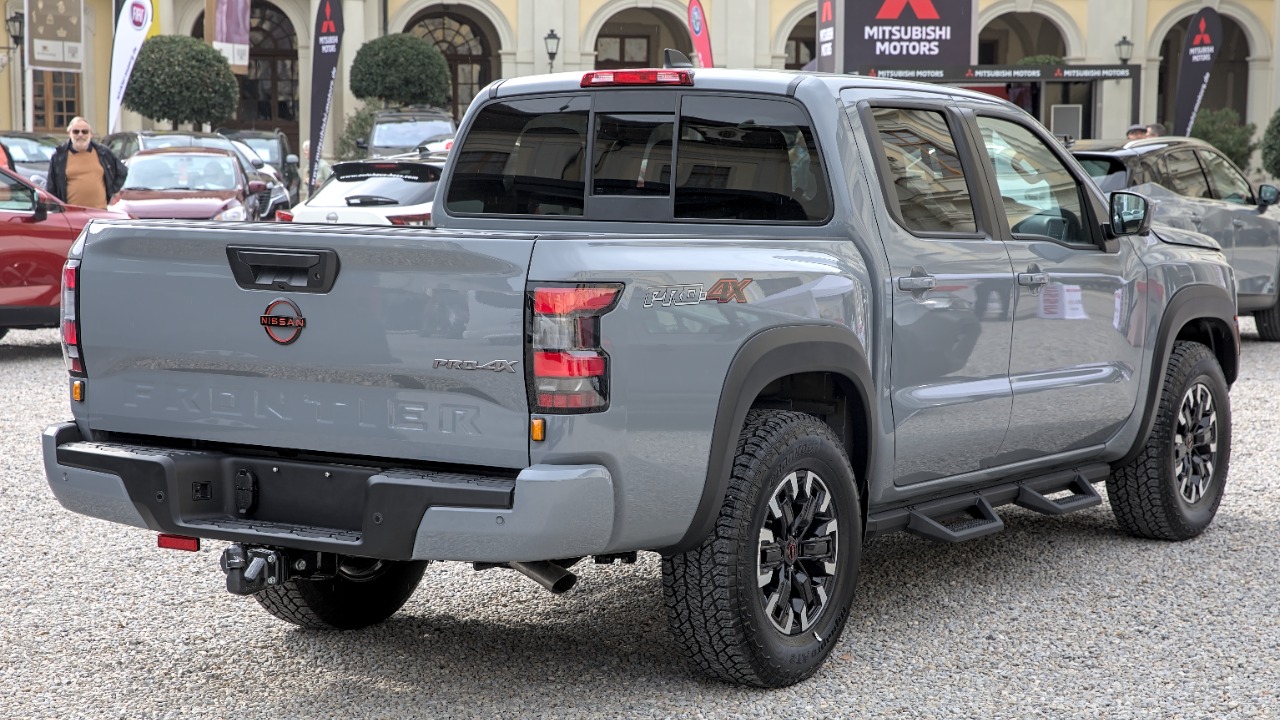 7 trucks that keep running long after most vehicles quit