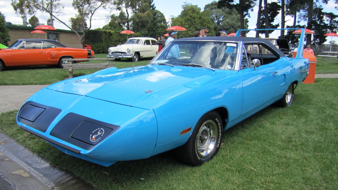 That Superbird wing helped stabilize at speeds most cars couldn’t reach