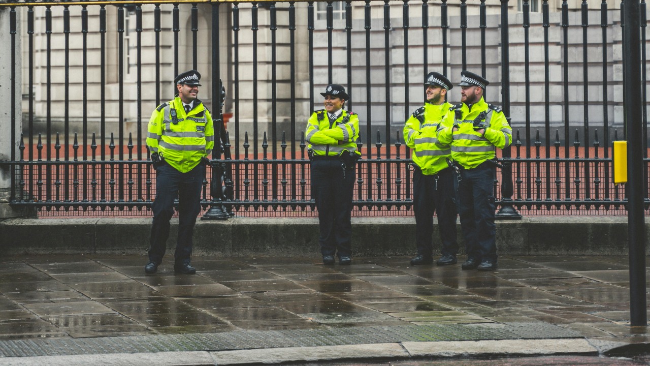 What police traffic units are trained to notice immediately