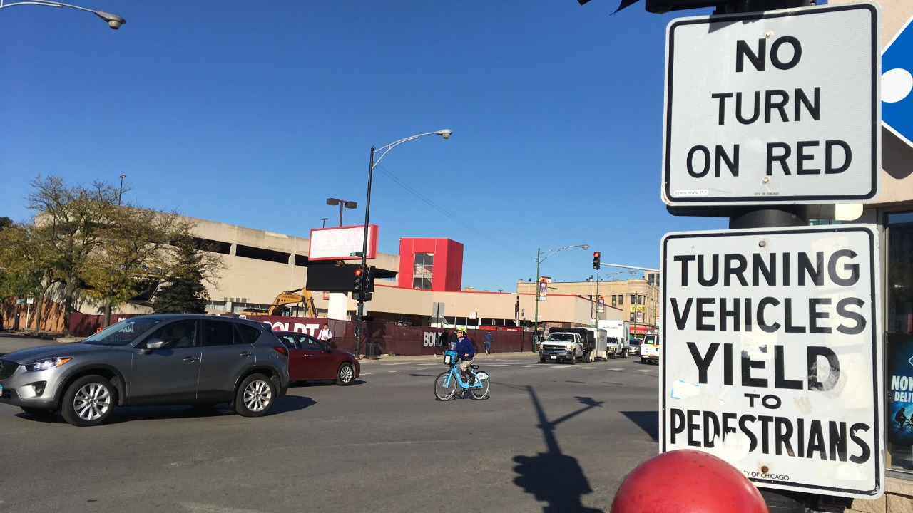 Drivers are confused about when you’re allowed to turn right on red with new signage
