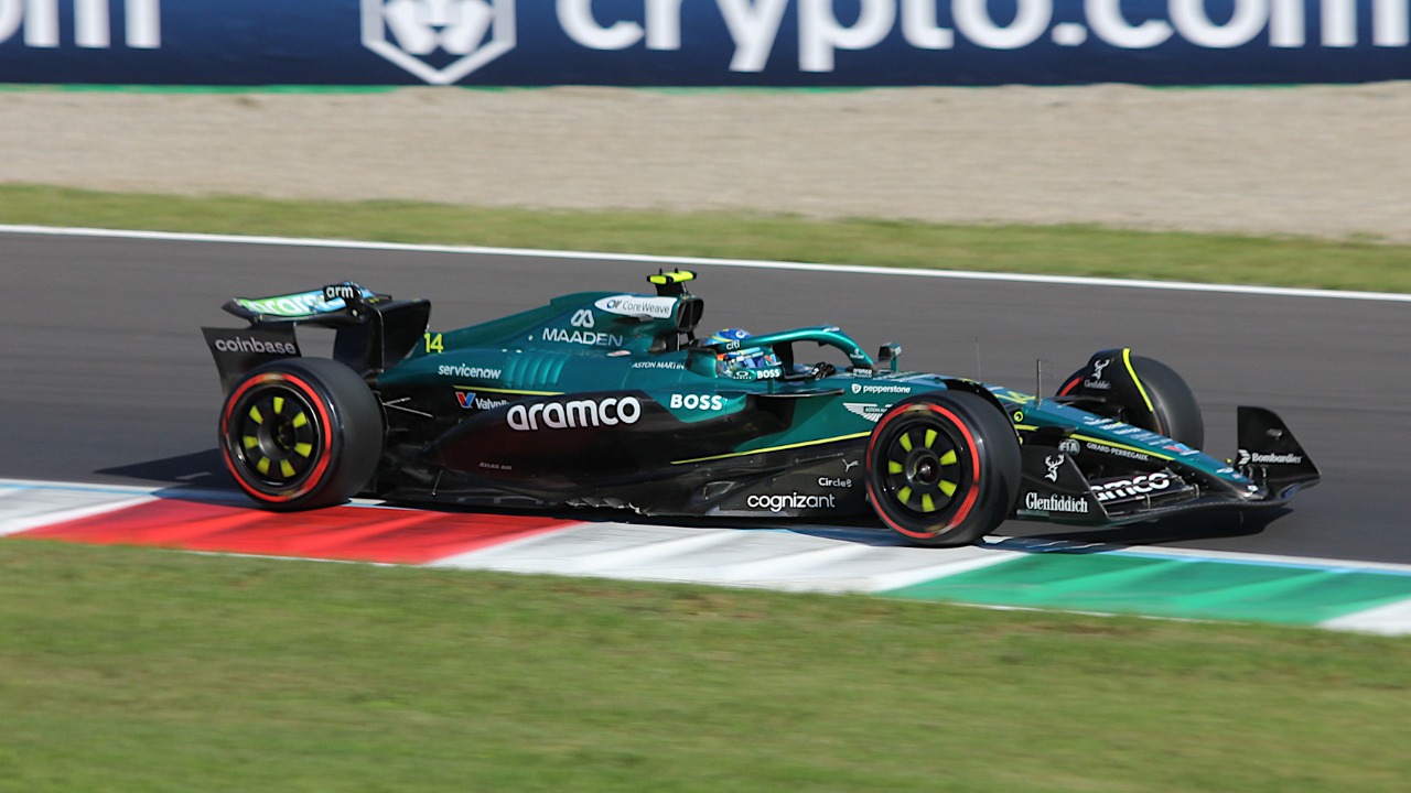 Aston Martin blames Honda vibrations for 25-lap limit in Melbourne