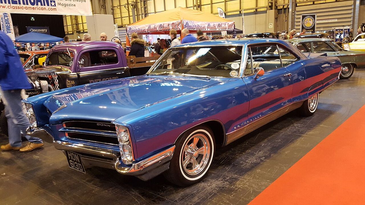 Pontiac’s 1966 Bonneville delivered full-size muscle with 0–60 mph near 7 seconds
