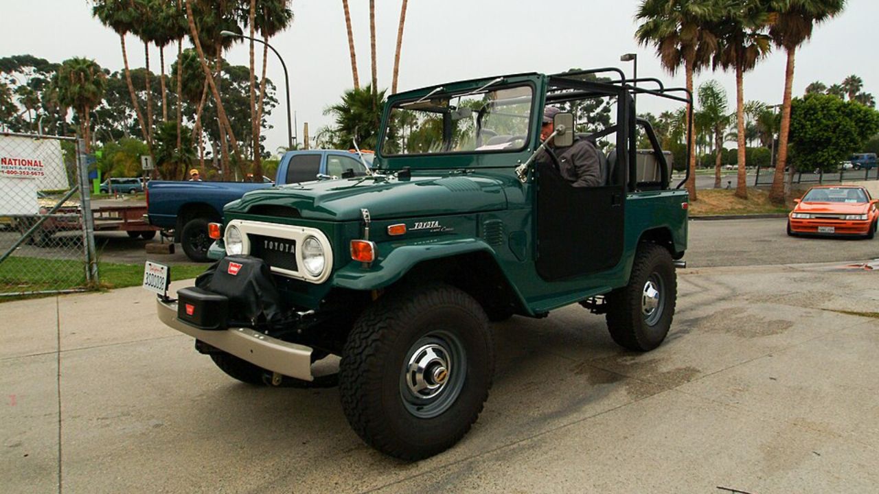 Thinking about a 1971 Toyota Land Cruiser FJ40 here’s why some say it’s not as simple as it looks