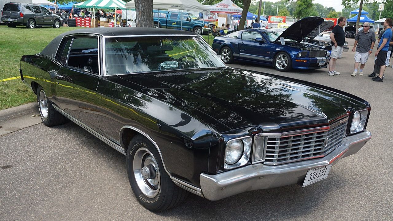 1972 Ford Gran Torino vs 1972 Chevrolet Monte Carlo one still stands out more