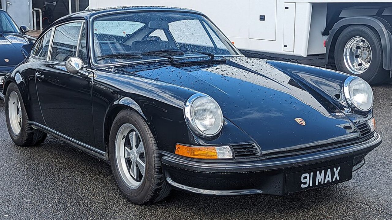 A man says he bought a “perfect” 1973 Porsche 911 Carrera RS, then his mechanic noticed one flaw