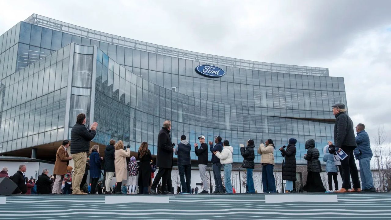 Ford Motor Company approaches comeback of a popular car-truck hybrid