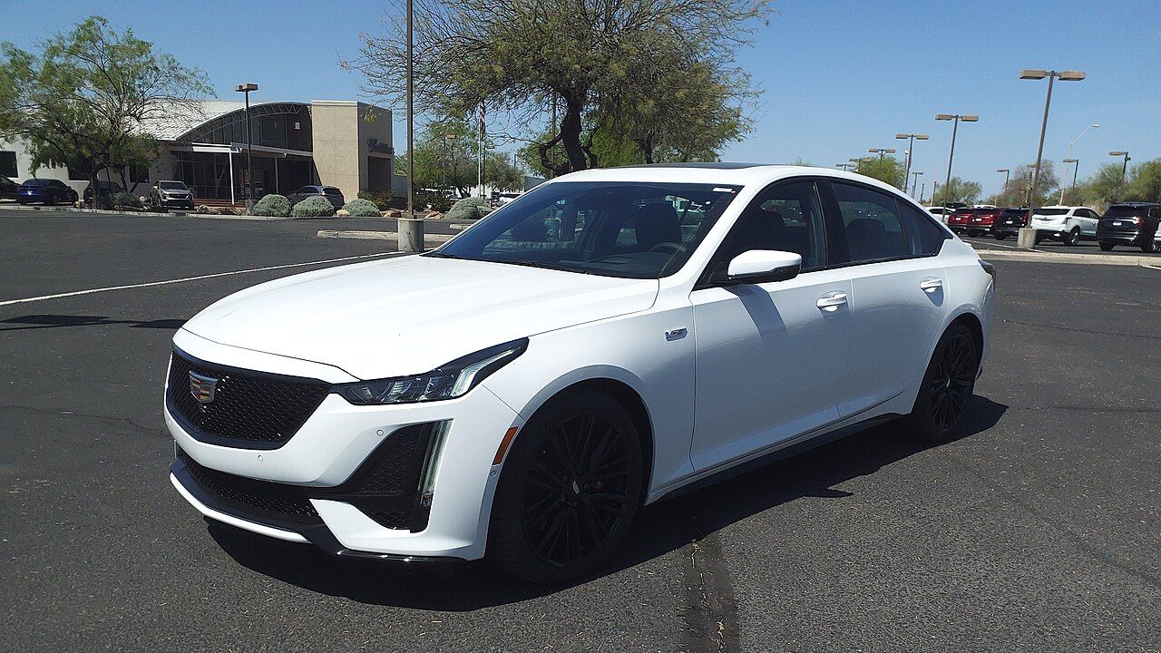 Jay Leno drives 900-hp Cadillac CT5-V Blackwing and hails U.S. muscle