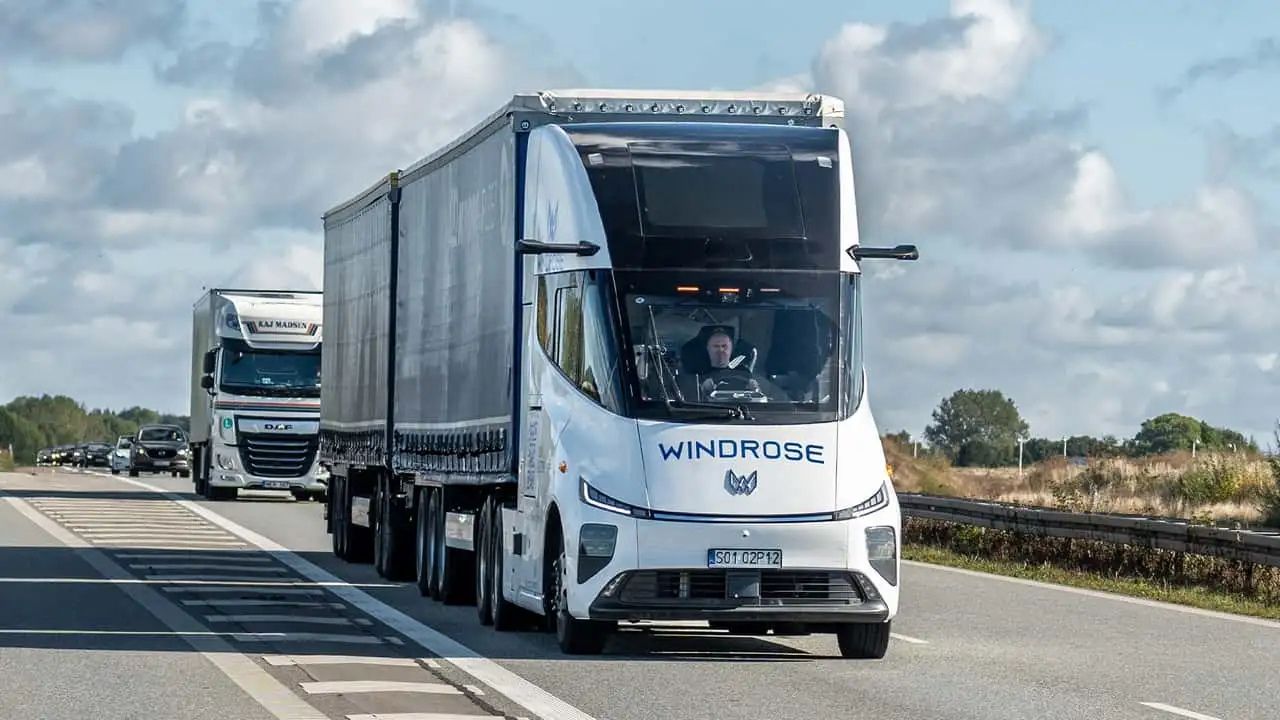China’s Windrose makes 1st U.S. delivery of its electric semi truck