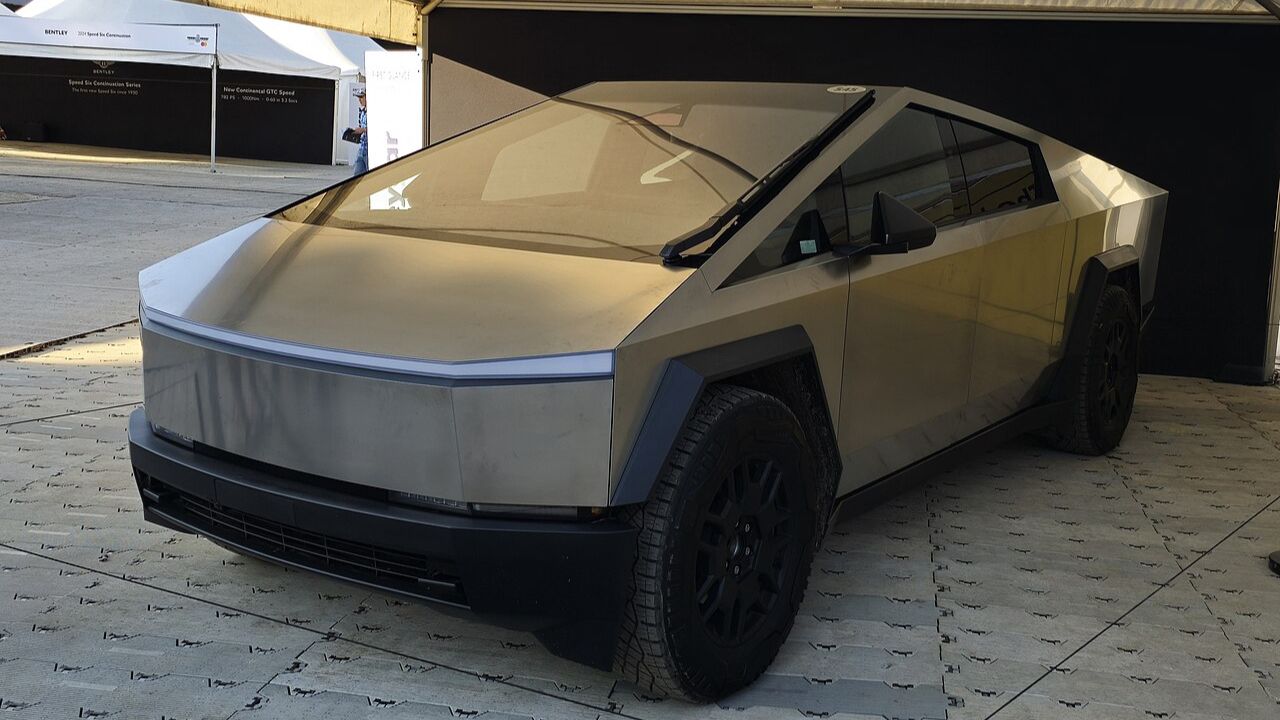 SpaceX purchases reportedly helped bolster Tesla Cybertruck sales figures