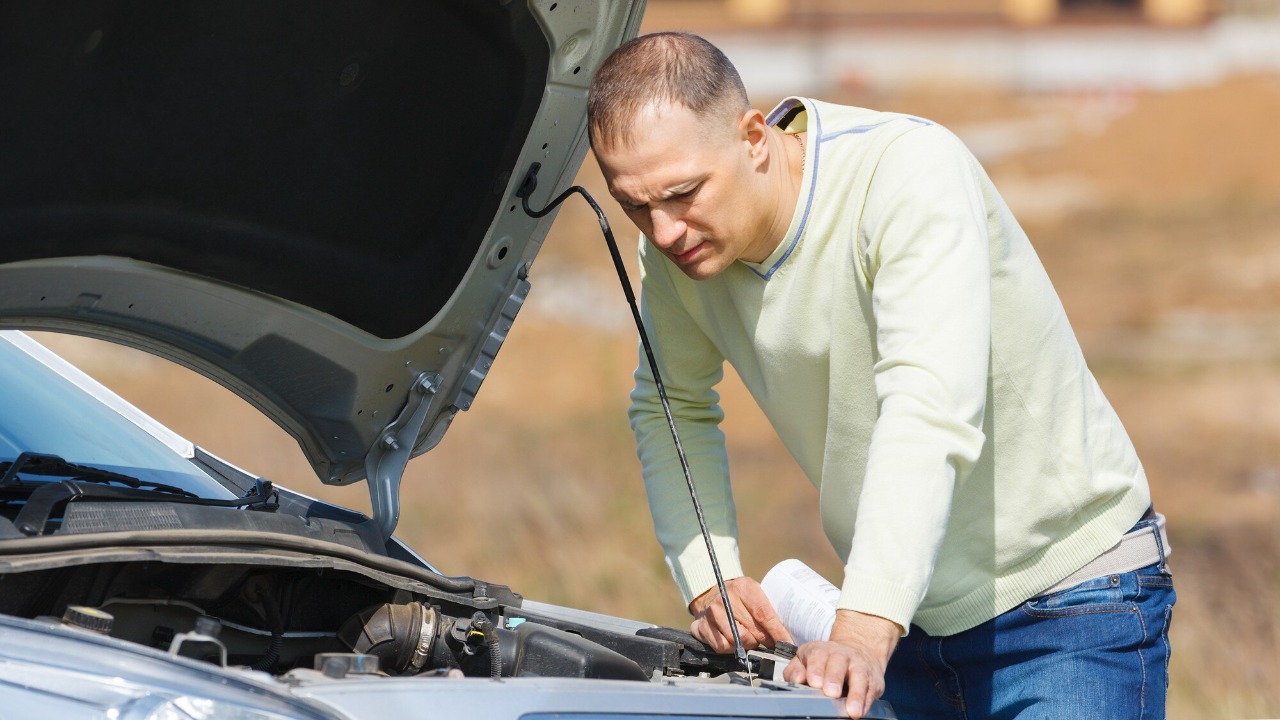 A Driver Says His Car Started Losing Power Mid-Drive, and That’s When He Noticed Oil Covering the Engine