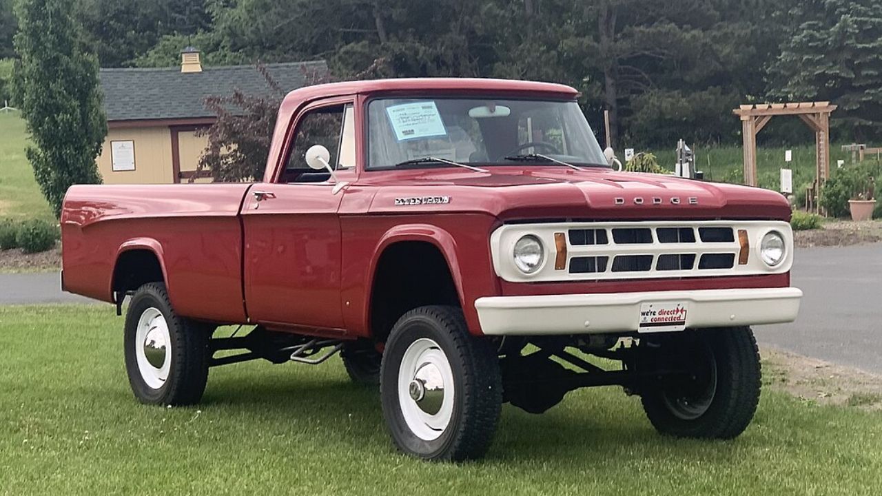 1968 Dodge W-200 Power Wagon PIck-Up